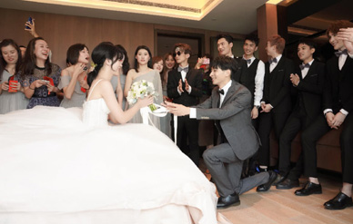 左立8年爱情长跑迎娶女友,快男十强组豪华伴郎团!