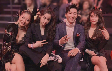 “社会姐”张雨绮蕾丝内衣衬皮裙性感霸气,王菊深V不甘示弱!