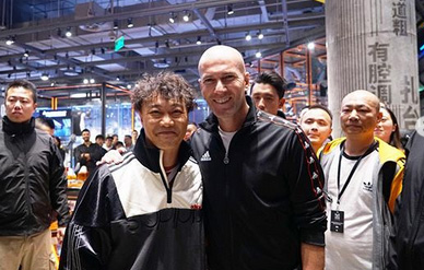 我是在梦里吗?陈奕迅晒与齐达内合照开心到变形!