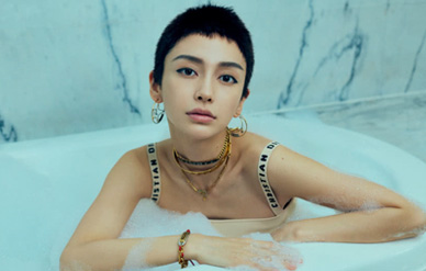 Baby寸头造型惊艳曝光,不一样的甜美形象!