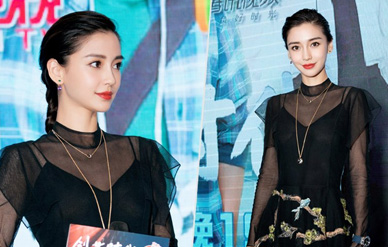 Baby一袭黑色长裙亮相活动,脸蛋相比之前又小了不少!